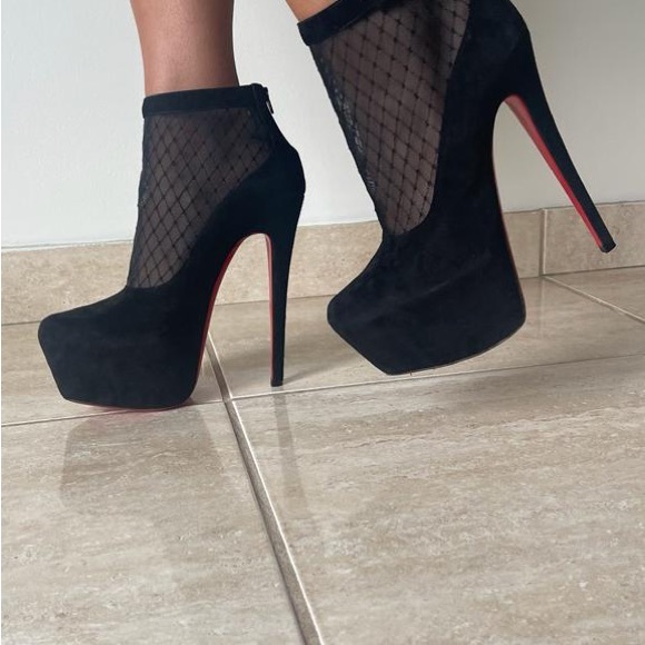 Louboutin heels, worn once in great condition - Picture 5 of 8